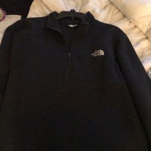 Men’s Black north face pullover